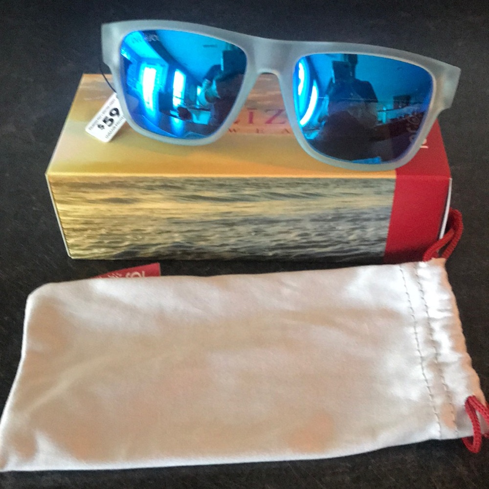 Solize Del Sol “Talk to Me” Sunglasses